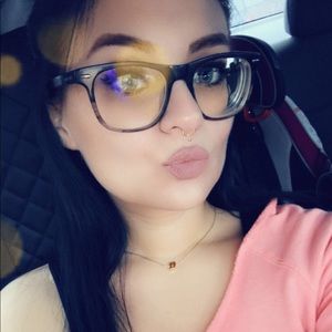 Meet your Posher, Cassandra